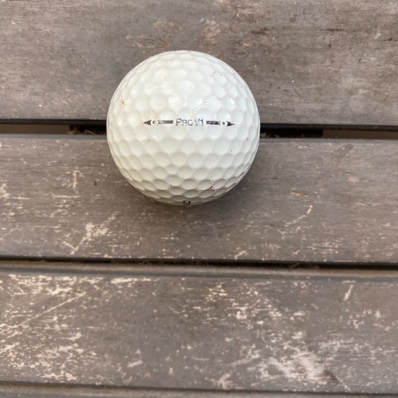 Titleist Bob Hope logo golf ball - Picture 3 of 3